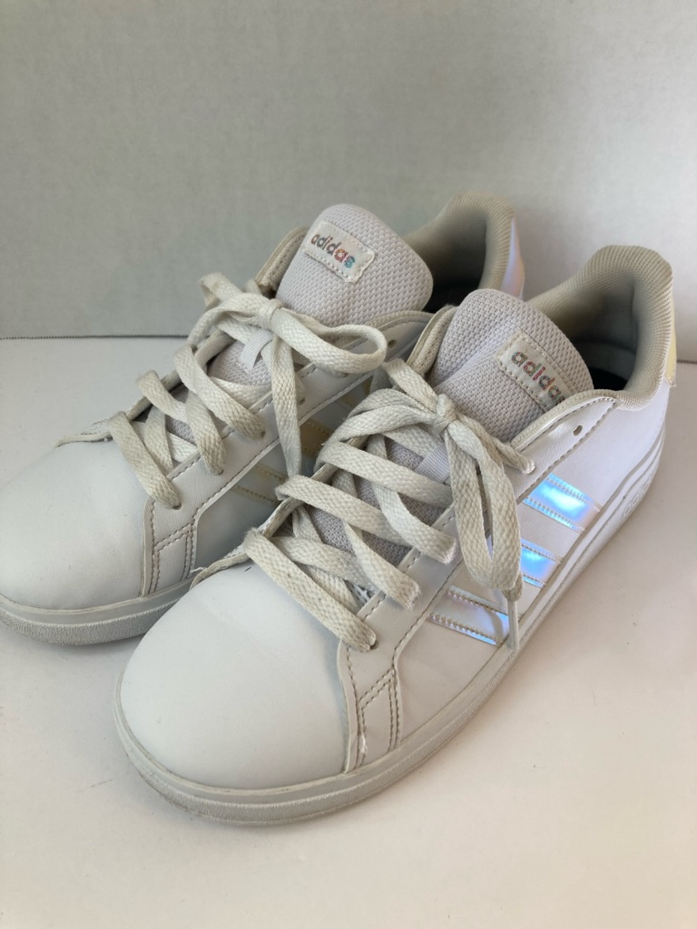 adidas Grand Court low Kids 5.5 White Sneakers with Iridescent Stripe Accents